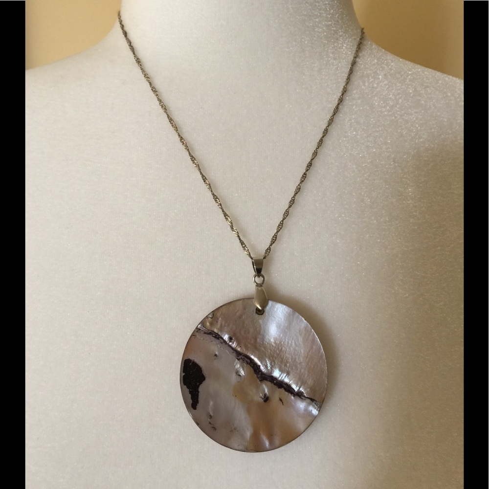 Mother of pearl Necklace